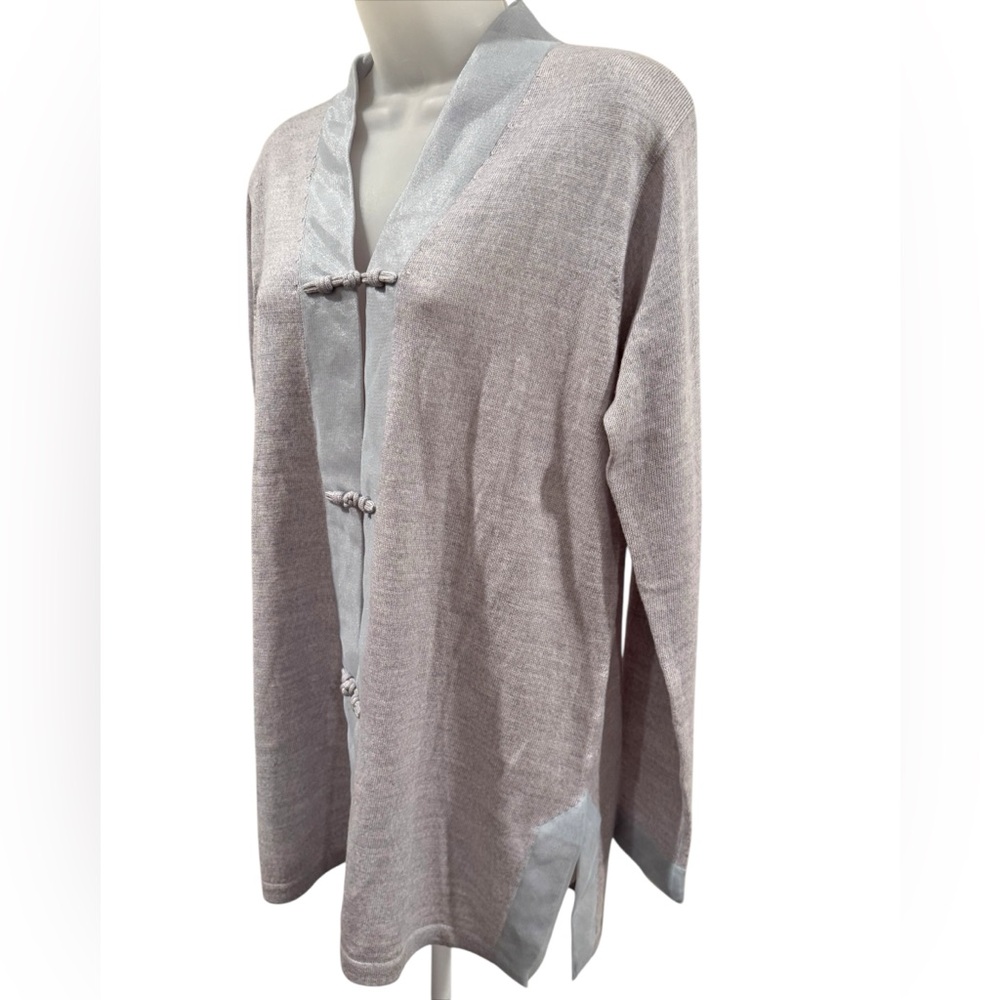Shanghai Tang | 100% Merino Wool Frog Closure Cardigan - Picture 4 of 7